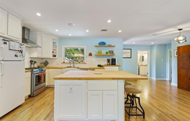 5711 CHESTERFIELD AVE