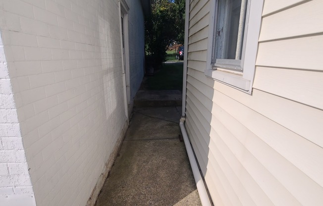 19 E North St