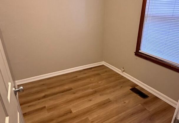 3 beds, 1 bath, $950