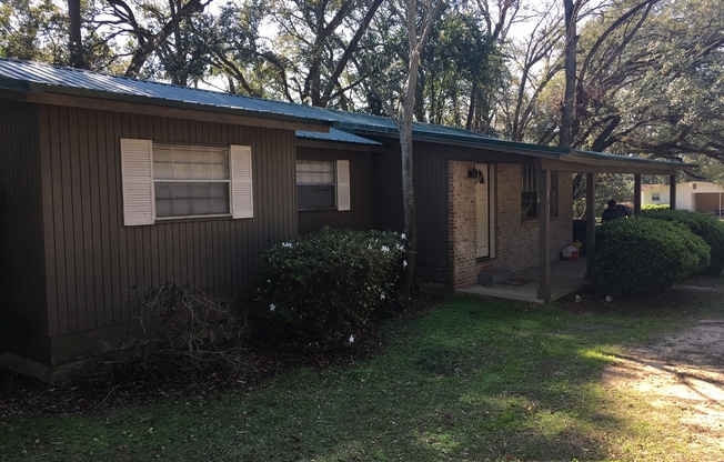 4 Bedroom House with Huge Yard