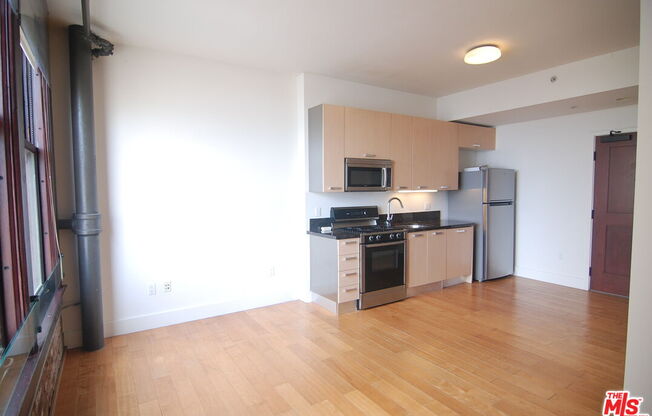 1 bed, 1 bath, 470 sqft, $2,000, Unit 907