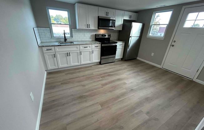 22 24 W LINCOLN HWY
