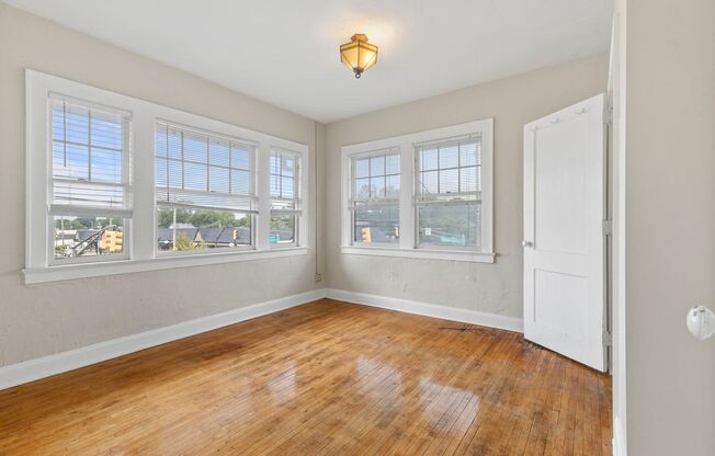 3 beds, 1.5 baths, 1,410 sqft, $1,300, Unit 3