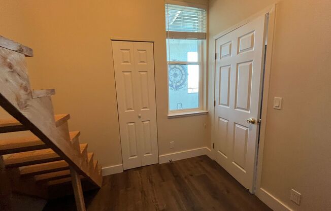 Beautiful Mission 4 bed 2 Full Bathrooms - laundry in unit