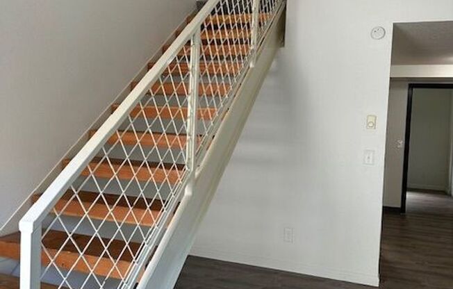 2 beds, 1 bath, 700 sqft, $1,250, Unit 216