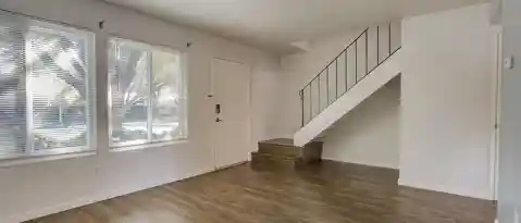 8603 LA RIVIERA DR