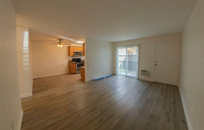 2BR/1BA Clairemont Condo Freshly Painted, New Vinyl Plank Flooring Throughout Patio, 1 Parking Space