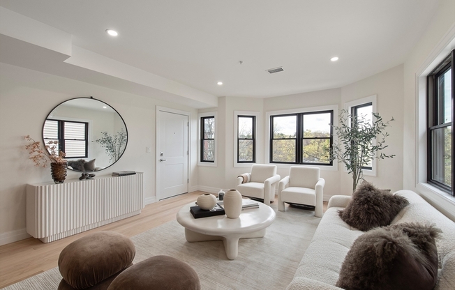 72 HYDE PARK AVE