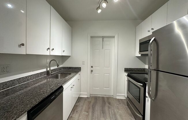2 beds, 2 baths, 900 sqft, $1,995, Unit 302