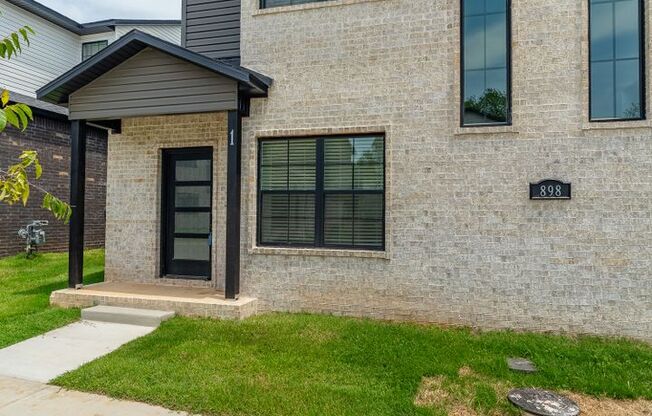 LIKE NEW 3-bedroom 2.5 bath Townhome in Fayetteville!!!