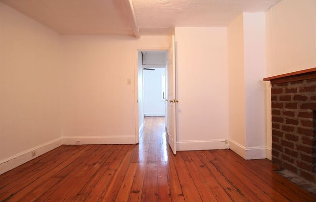 Charming 1 BR w/ Great Natural Light!*Available September*