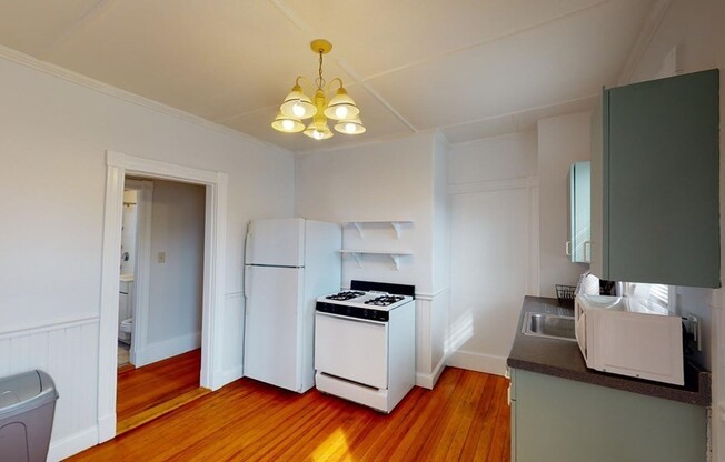 4 beds, 1 bath, $3,800, Unit 3