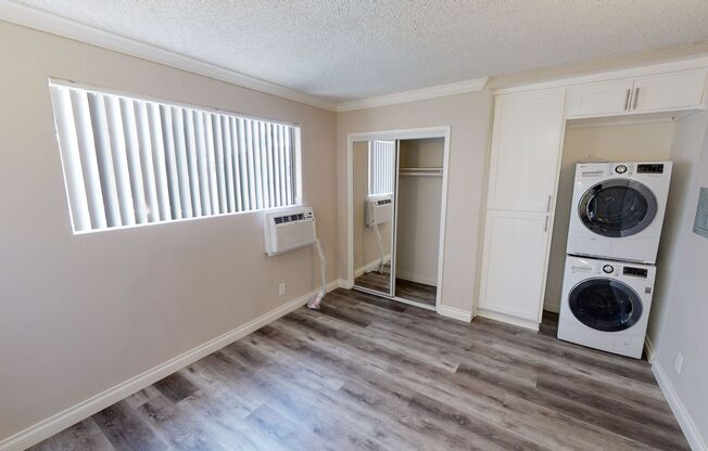 Berryman Apts...Newly Remodeled Apartments Available...Large Windows...Washer/Dryer in Unit!