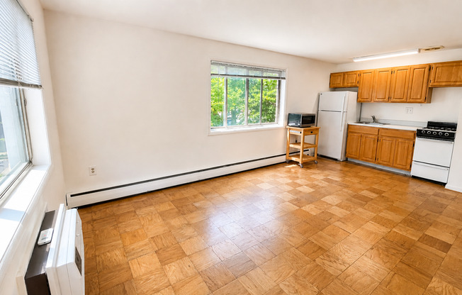 Studio, 1 bath, 368 sqft, $1,595, Unit 111