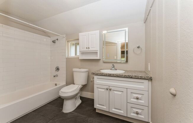 2 beds, 1 bath, $1,995, Unit Upper