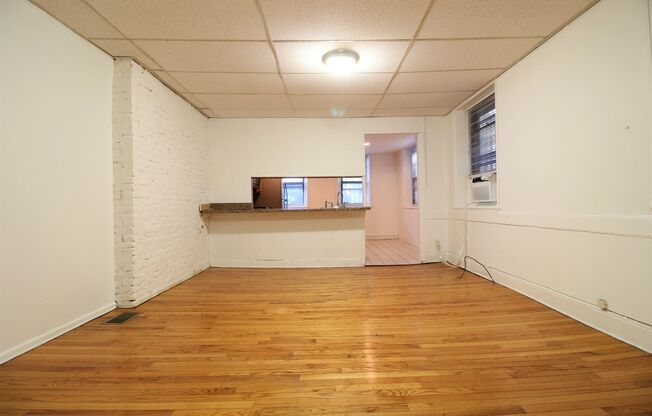 Beautiful Spacious Studio w/ Private Entrance!*Available September*
