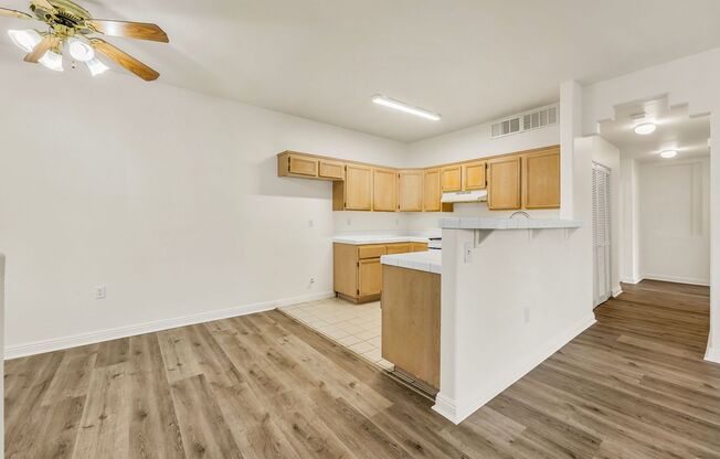 2 beds, 2 baths, $1,200, Unit # 1044