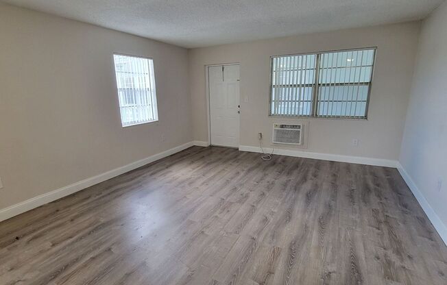 1 bed, 1 bath, 700 sqft, $1,600, Unit 2724 - 14A