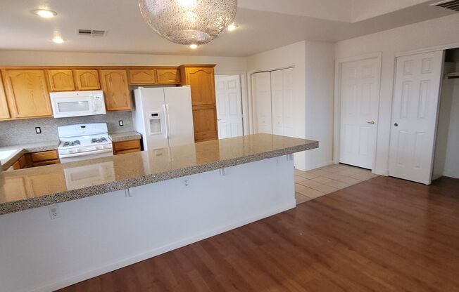 Beautiful Condo in Gated Community with Pool & Spa!