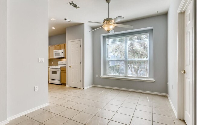 303 BONHAM LOOP