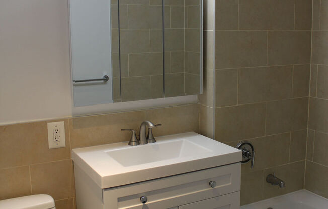 1 bed, 1 bath, 673 sqft, $3,300