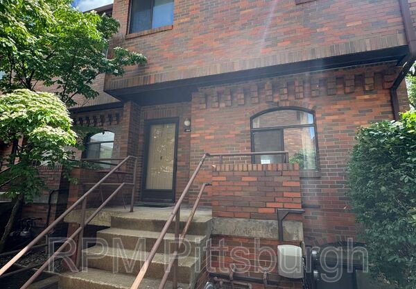 3242 NIAGARA SQ