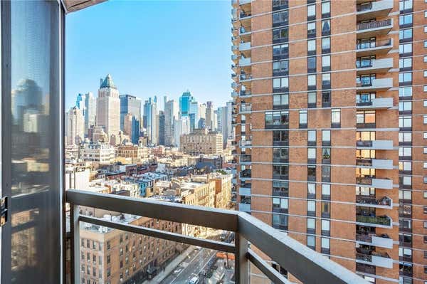 500 W 43 ST