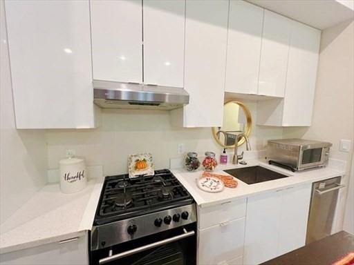 1 bed, 1 bath, 500 sqft, $2,950, Unit 406