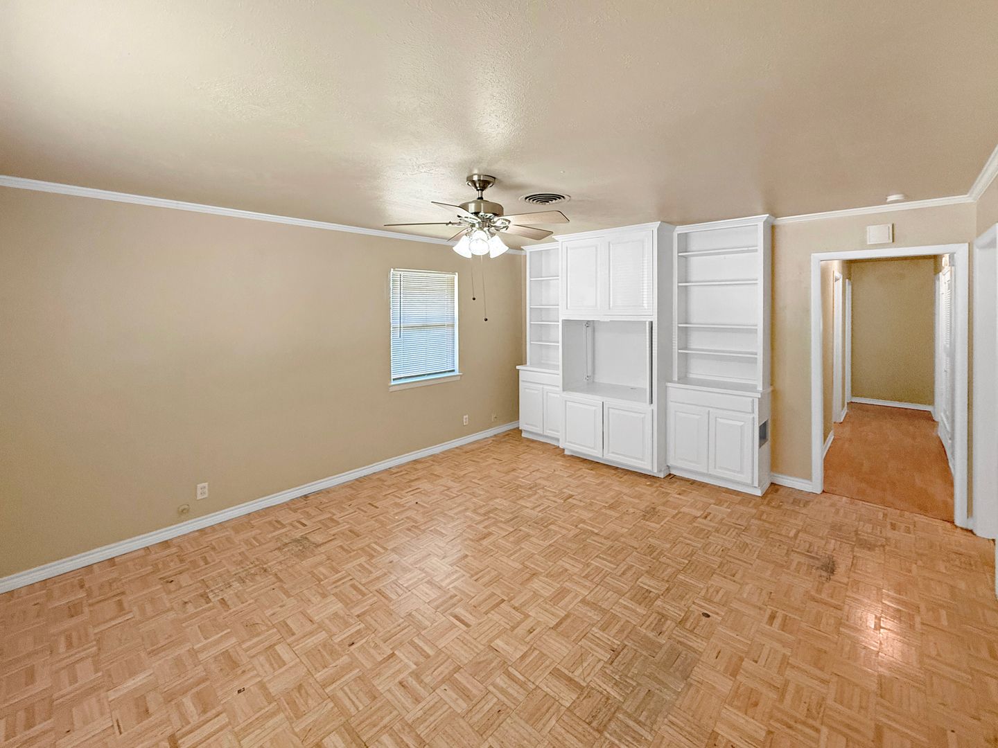 Charming 3-Bedroom Home with Bonus Room in Prime Location!