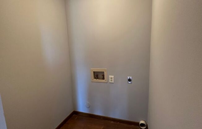 1 bed, 1 bath, $750, Unit 103 East 10th Street - Apartment 4