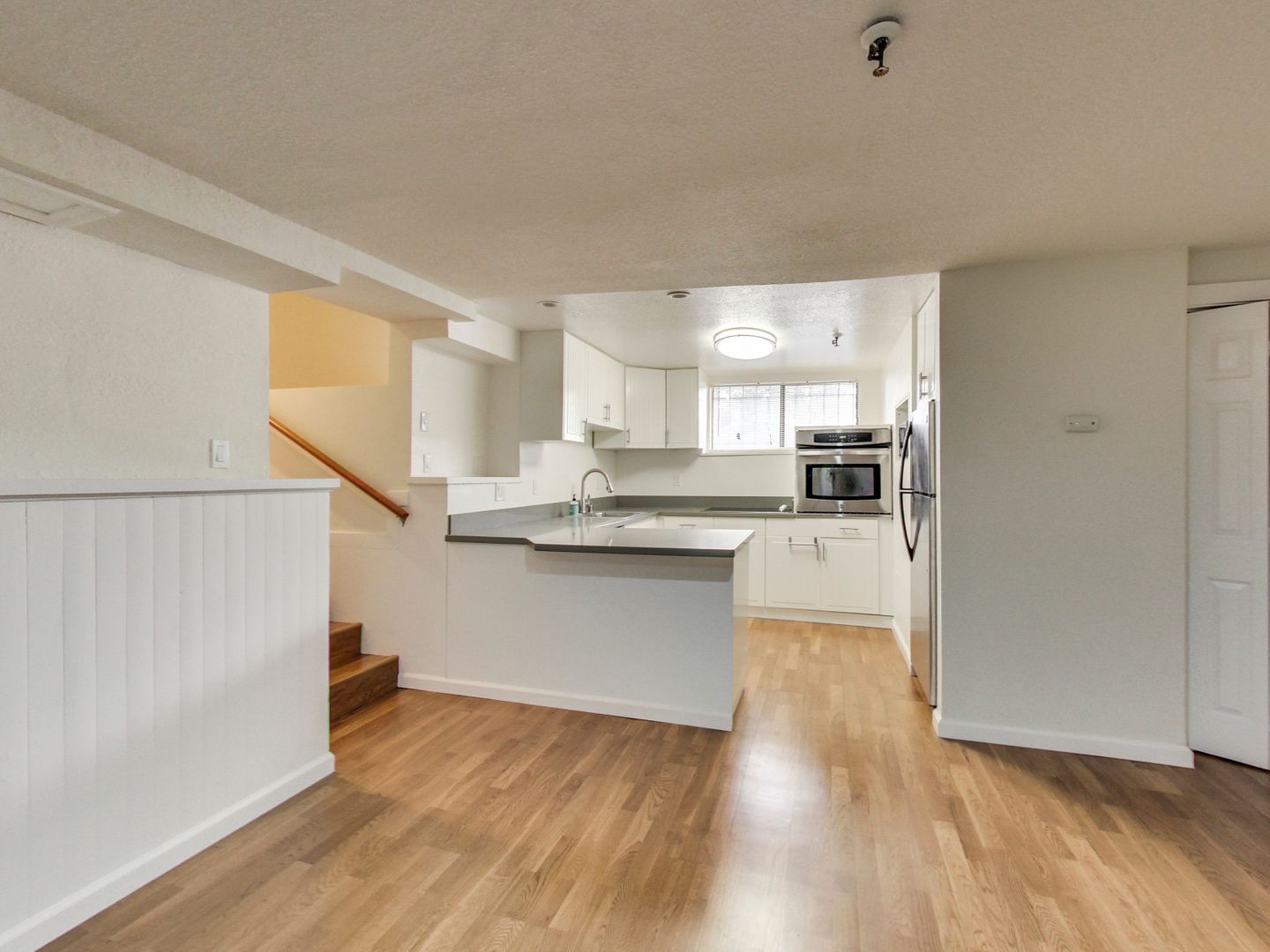 193 B HENRY ST