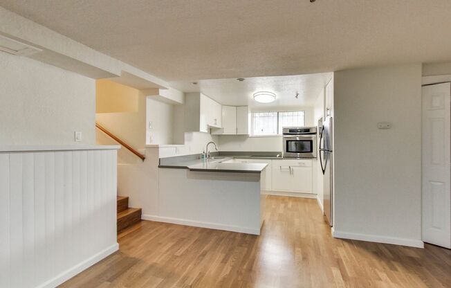 193 B HENRY ST