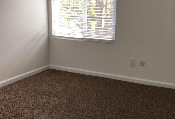 2 beds, 1 bath, 875 sqft, $2,200, Unit B07
