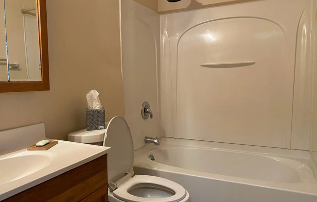 Charming 2 Bed / 1 Bath Cape Cod in Camp Taylor