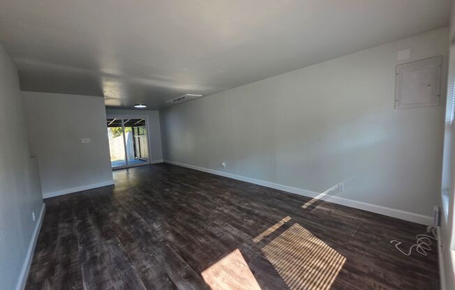 Remodeled Bremerton Duplex with fully fenced back yard for Rent