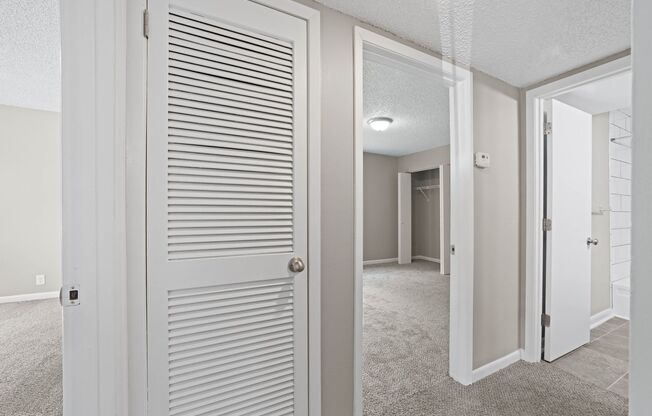 2 beds, 1 bath, 812 sqft, $905, Unit L-5