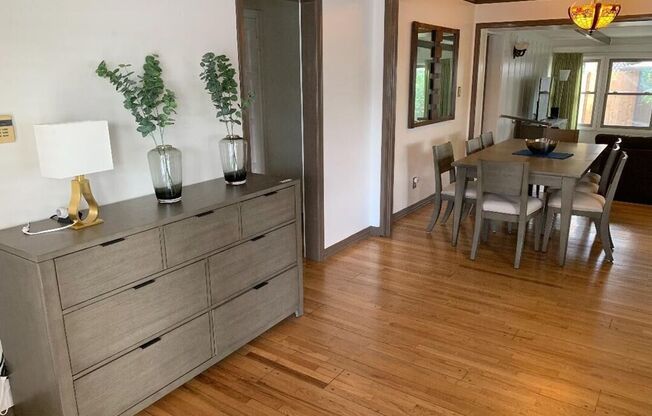 Beautiful Fully Furnished House in Belmont Shore