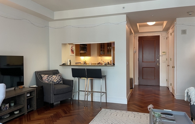 1 bed, 1 bath, 644 sqft, $4,200, Unit 12E
