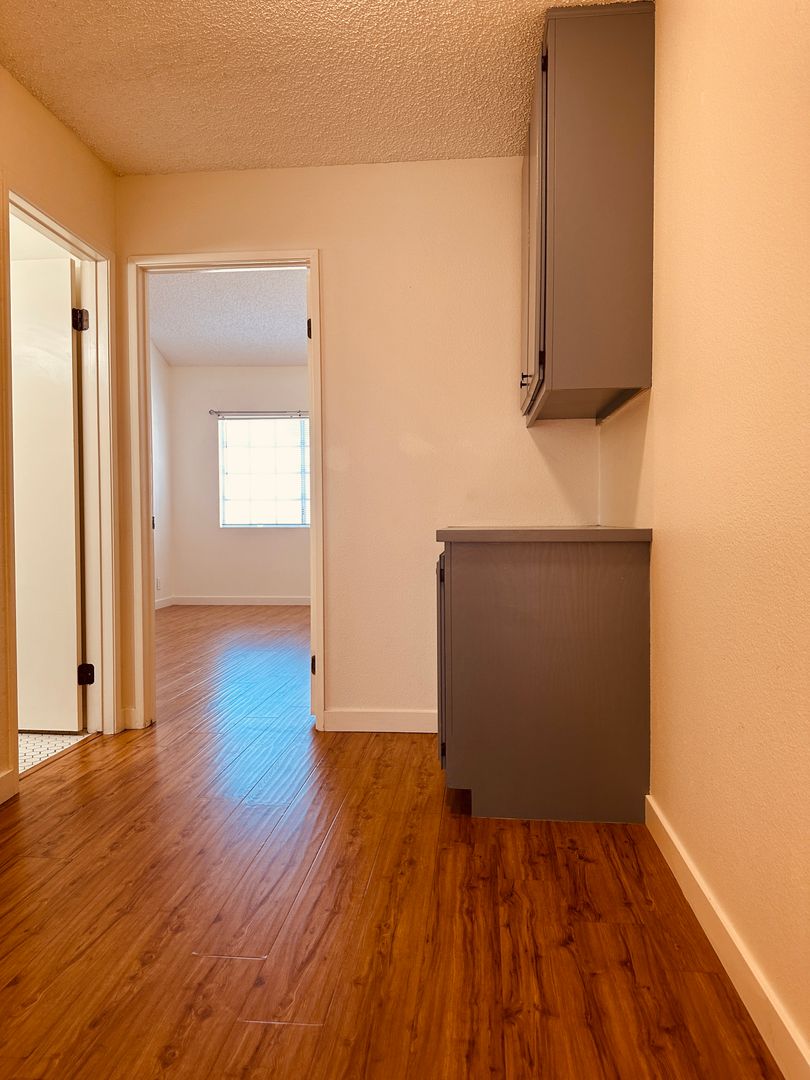 302 - 10331 Downey Avenue