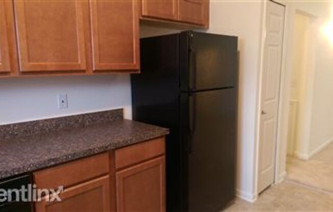 Harrison Township 2 bed 2 bath Upper Unit.