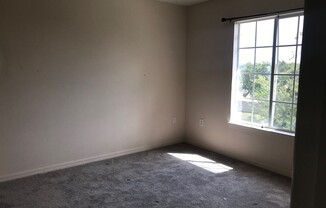 Conveniently located 2/2.