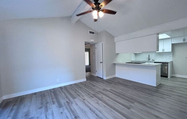 10431- 10433 El Mercado Drive