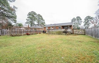 Cozy Brick Rancher in Lakeside