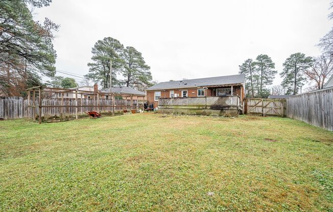 Cozy Brick Rancher in Lakeside