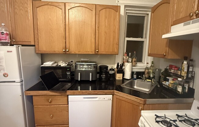 1 bed, 1 bath, $3,700, Unit 27