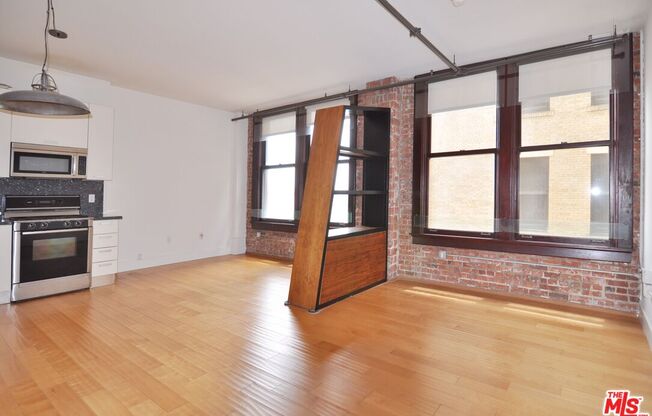 Studio, 1 bath, 600 sqft, $1,950, Unit 908
