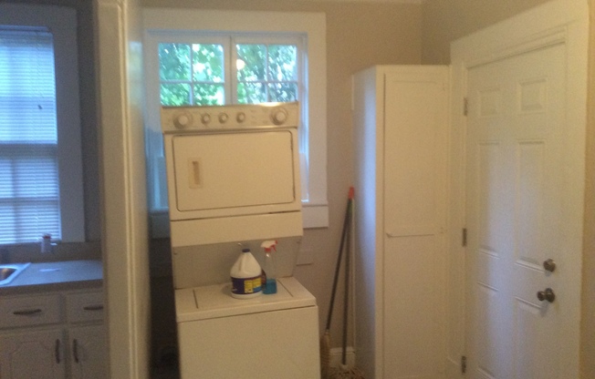 1 bed, 1 bath, $690, Unit A