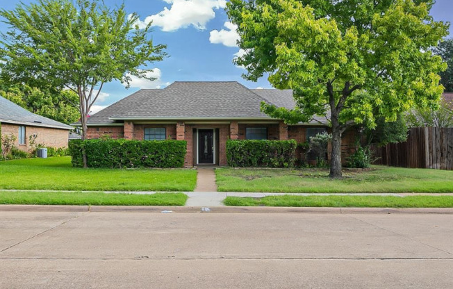 825 SHANNON DR 
