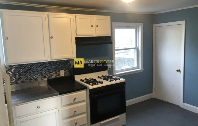 85 R GLN ST