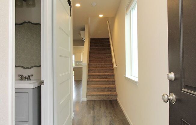 3 Bedroom Luxury Townhouse in Beautiful Happy Valley